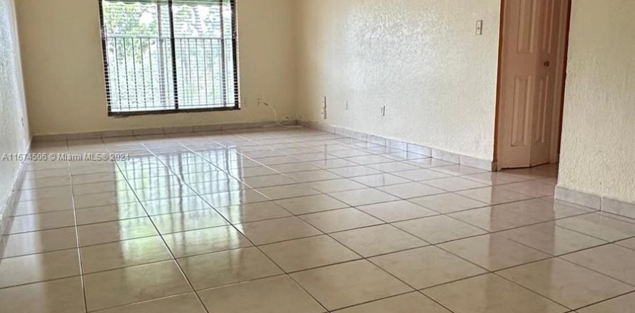 Condominio en Hialeah, Florida, 2 dormitorios  № 1397818