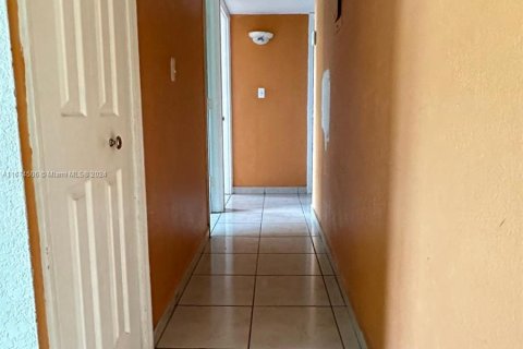 Condominio en alquiler en Hialeah, Florida, 2 dormitorios, 71.53 m2 № 1397818 - foto 3