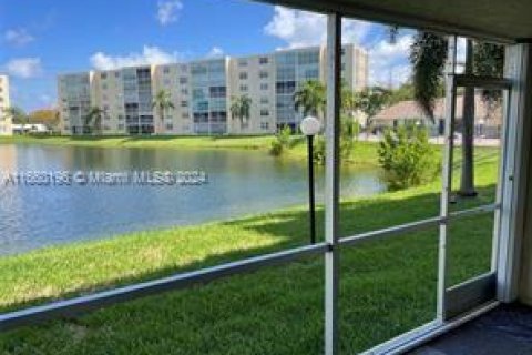 Condominio en alquiler en Dania Beach, Florida, 2 dormitorios, 110.55 m2 № 1365650 - foto 1