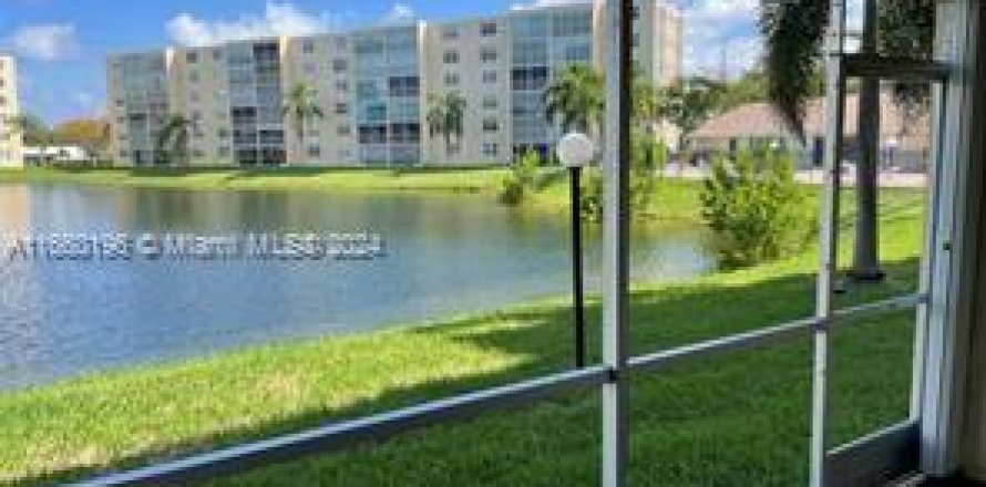 Condominio en Dania Beach, Florida, 2 dormitorios  № 1365650