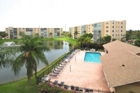 Condo in Dania Beach, Florida, 2 bedrooms  № 1365650 - photo 4