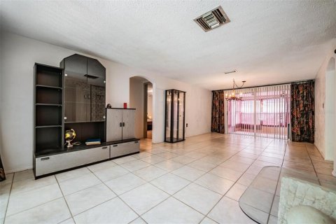 Villa ou maison à vendre à Holiday, Floride: 2 chambres, 133.97 m2 № 1277701 - photo 8