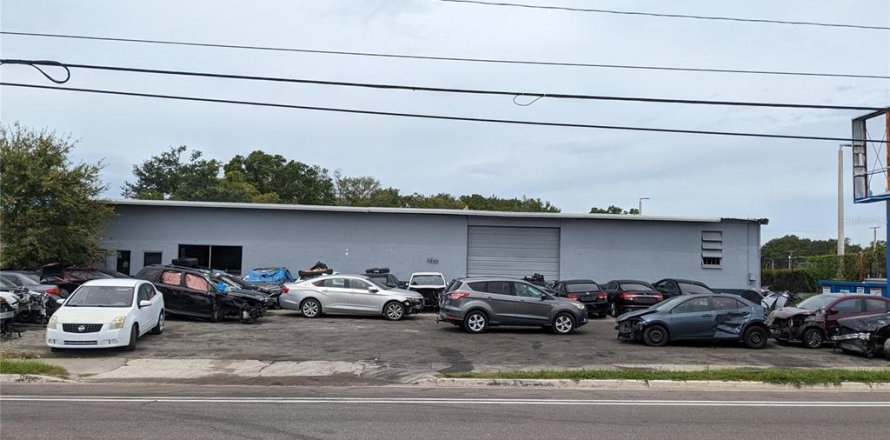 Commercial property in Tampa, Florida 464.51 sq.m. № 676134