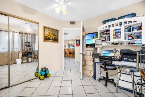 Copropriété à vendre à Pembroke Pines, Floride: 2 chambres, 100.52 m2 № 1170326 - photo 9