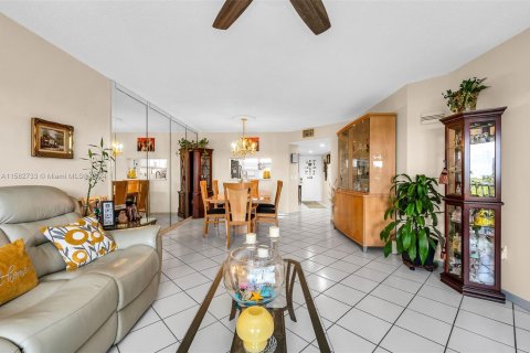 Condominio en venta en Pembroke Pines, Florida, 2 dormitorios, 100.52 m2 № 1170326 - foto 5