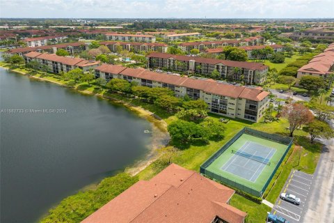 Condominio en venta en Pembroke Pines, Florida, 2 dormitorios, 100.52 m2 № 1170326 - foto 28