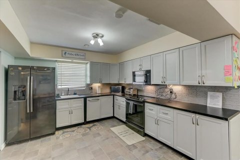 House in Sarasota, Florida 2 bedrooms, 94.57 sq.m. № 1393694 - photo 11