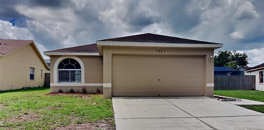 House in Brandon, Florida 3 bedrooms, 109.25 sq.m. № 1393690