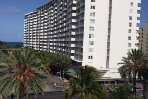 Condo in Miami Beach, Florida  № 9388 - photo 1