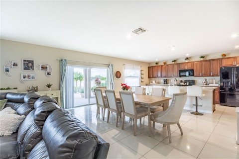 Villa ou maison à vendre à Kissimmee, Floride: 4 chambres, 201.41 m2 № 842585 - photo 9