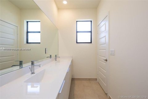 Townhouse in Miami Lakes, Florida 3 bedrooms, 137.12 sq.m. № 1236911 - photo 11