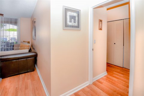 Condo in Aventura, Florida, 2 bedrooms  № 1179325 - photo 25