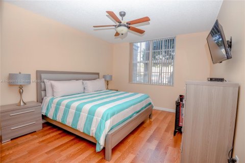 Condo in Aventura, Florida, 2 bedrooms  № 1179325 - photo 15