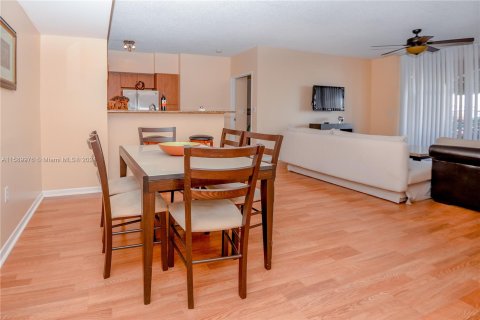 Condo in Aventura, Florida, 2 bedrooms  № 1179325 - photo 5