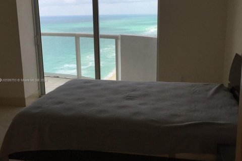 Condo in Miami Beach, Florida, 2 bedrooms  № 6339 - photo 12