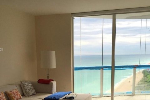 Condominio en alquiler en Miami Beach, Florida, 2 dormitorios, 106.93 m2 № 6339 - foto 6