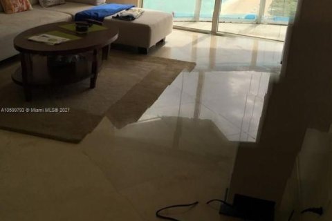 Condominio en alquiler en Miami Beach, Florida, 2 dormitorios, 106.93 m2 № 6339 - foto 5