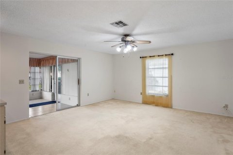 House in Port Richey, Florida 2 bedrooms, 164.99 sq.m. № 1334125 - photo 11