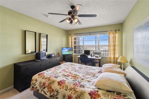 Condominio en venta en Deerfield Beach, Florida, 1 dormitorio, 65.03 m2 № 1093207 - foto 1