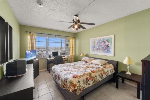 Condo in Deerfield Beach, Florida, 1 bedroom  № 1093207 - photo 11
