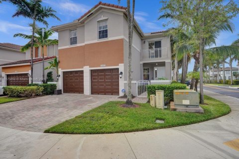 Townhouse in Doral, Florida 3 bedrooms, 208.57 sq.m. № 1402702 - photo 3