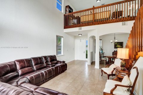 Townhouse in Doral, Florida 3 bedrooms, 208.57 sq.m. № 1402702 - photo 13