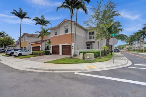 Townhouse in Doral, Florida 3 bedrooms, 208.57 sq.m. № 1402702 - photo 4