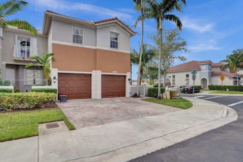 Townhouse in Doral, Florida 3 bedrooms, 208.57 sq.m. № 1402702 - photo 2