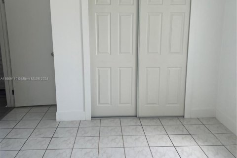 House in Miami, Florida 2 bedrooms, 102.38 sq.m. № 1386006 - photo 12