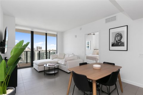 Condo in Miami, Florida, 2 bedrooms  № 1386007 - photo 2