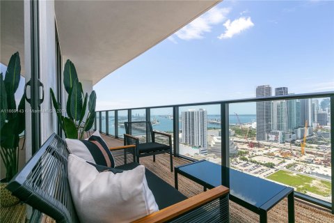 Condo in Miami, Florida, 2 bedrooms  № 1386007 - photo 1