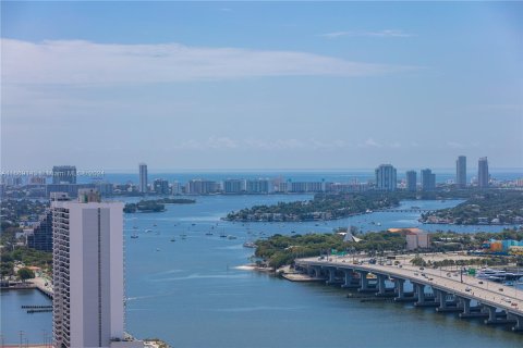 Condo in Miami, Florida, 2 bedrooms  № 1386007 - photo 30