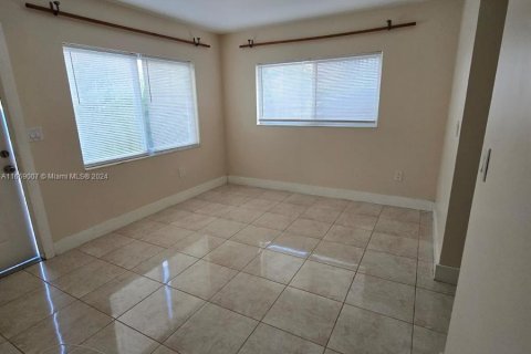 Apartment in North Miami, Florida 1 bedroom, 233.09 sq.m. № 1385954 - photo 7