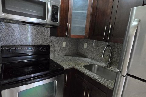 Apartment in North Miami, Florida 1 bedroom, 233.09 sq.m. № 1385954 - photo 3