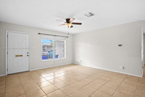 Casa en venta en Tamarac, Florida, 2 dormitorios, 121.24 m2 № 1000173 - foto 11