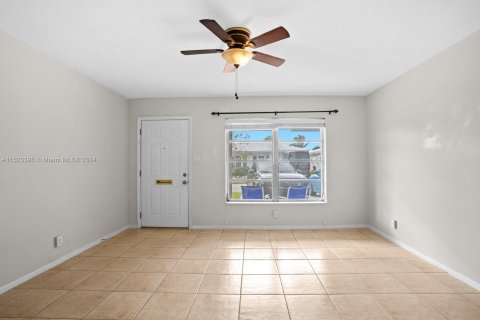 House in Tamarac, Florida 2 bedrooms, 121.24 sq.m. № 1000173 - photo 10