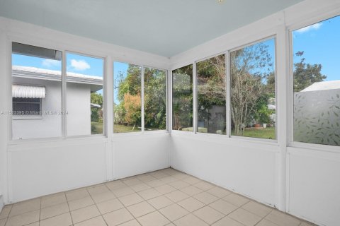 Casa en venta en Tamarac, Florida, 2 dormitorios, 121.24 m2 № 1000173 - foto 18