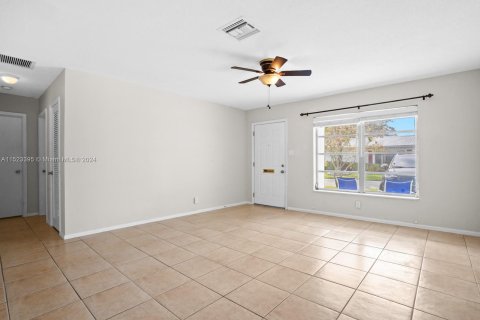Villa ou maison à vendre à Tamarac, Floride: 2 chambres, 121.24 m2 № 1000173 - photo 9