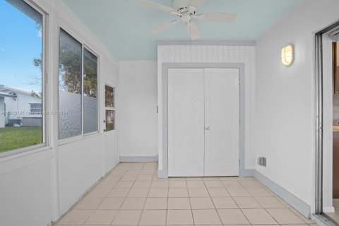 House in Tamarac, Florida 2 bedrooms, 121.24 sq.m. № 1000173 - photo 19
