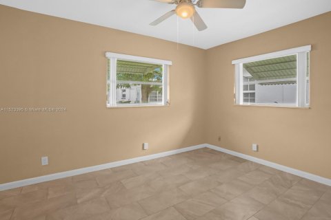 House in Tamarac, Florida 2 bedrooms, 121.24 sq.m. № 1000173 - photo 12