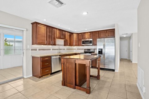 Villa ou maison à vendre à Tamarac, Floride: 2 chambres, 121.24 m2 № 1000173 - photo 2