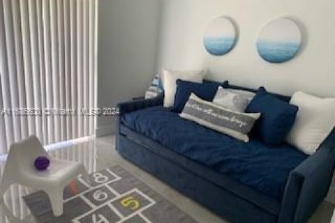 House in Miami, Florida 2 bedrooms, 102.29 sq.m. № 1428123 - photo 18