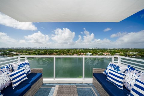 Condo in Miami Beach, Florida, 2 bedrooms  № 1428162 - photo 1