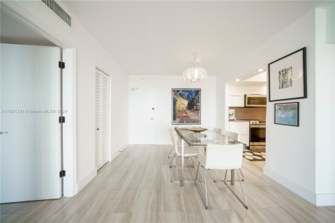 Condo in Miami Beach, Florida, 2 bedrooms  № 1428162 - photo 11