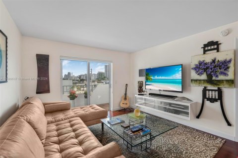 Condo in Miami Beach, Florida, 1 bedroom  № 1428125 - photo 4