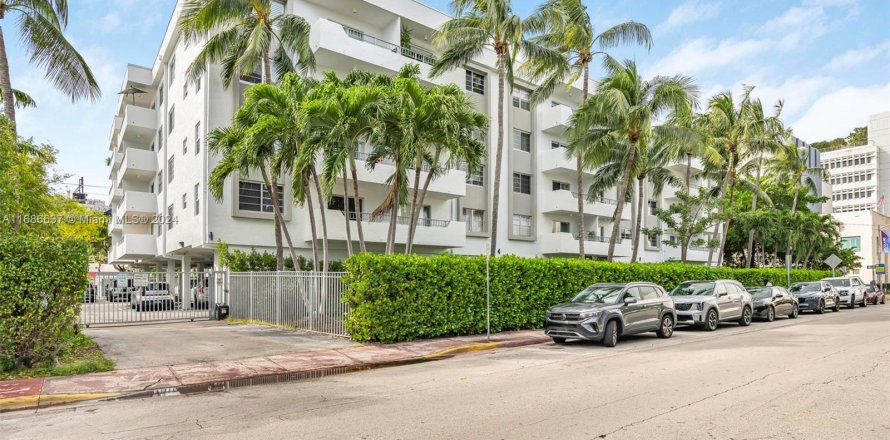 Condo in Miami Beach, Florida, 1 bedroom  № 1428125