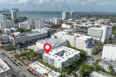 Condo in Miami Beach, Florida, 1 bedroom  № 1428125 - photo 24