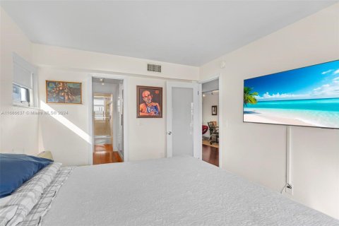 Condo in Miami Beach, Florida, 1 bedroom  № 1428125 - photo 17