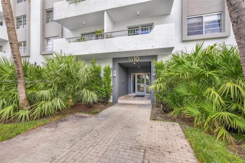 Condo in Miami Beach, Florida, 1 bedroom  № 1428125 - photo 19