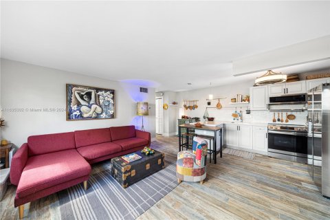 Copropriété à vendre à Miami Beach, Floride: 1 chambre, 61.97 m2 № 1305024 - photo 1